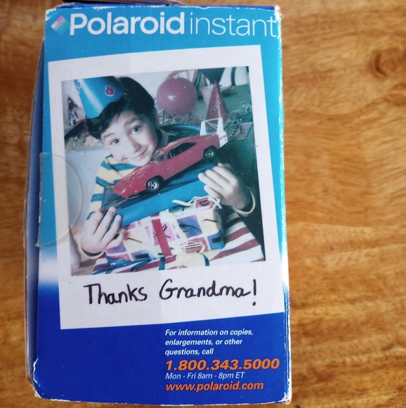 Polaroid instant camera 600series like new - Picture 2 of 7